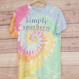 SIMPLY SOUTHERN COLLECTION SUN SAND BEACH REPEAT TIE DYE LOGO T-SHIRT M MEDIUM
